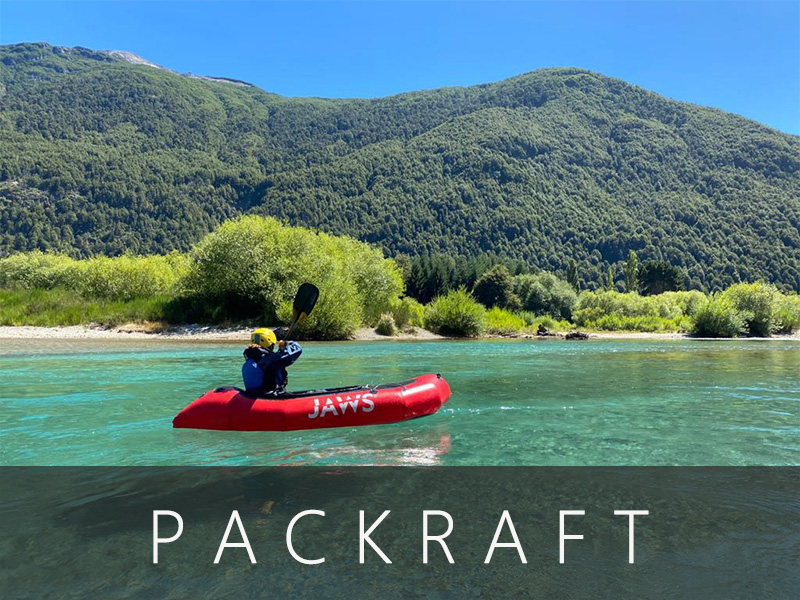 Sortie en packraft pour une aventure immersive en pleine nature.