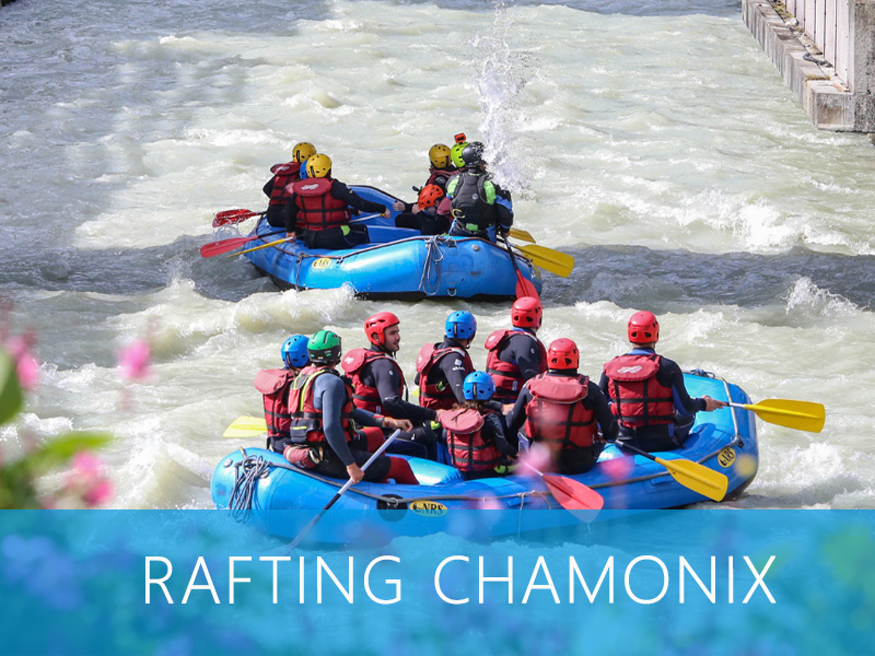 Groupe en rafting sur la rivière Arve, avec des guides professionnels.